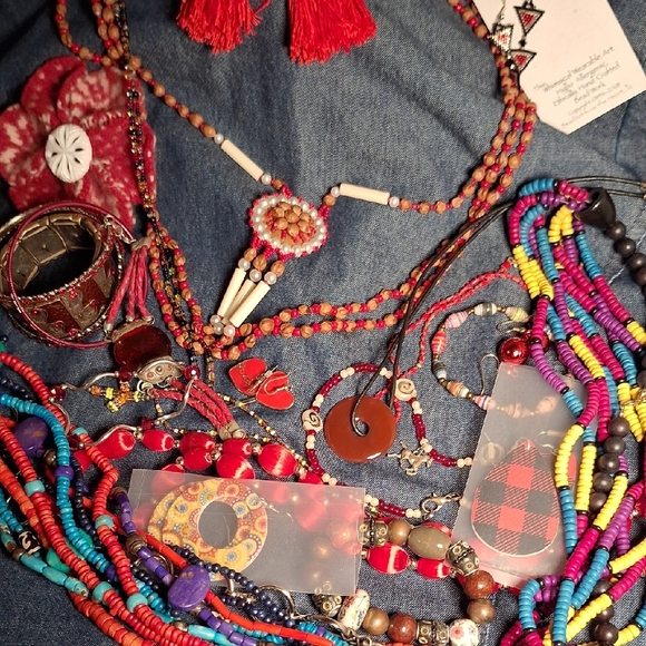 25 Bundle Lot Southwestern Boho Style Jewelry RED Themed Cowboy Hippie Wearable - Picture 1 of 10